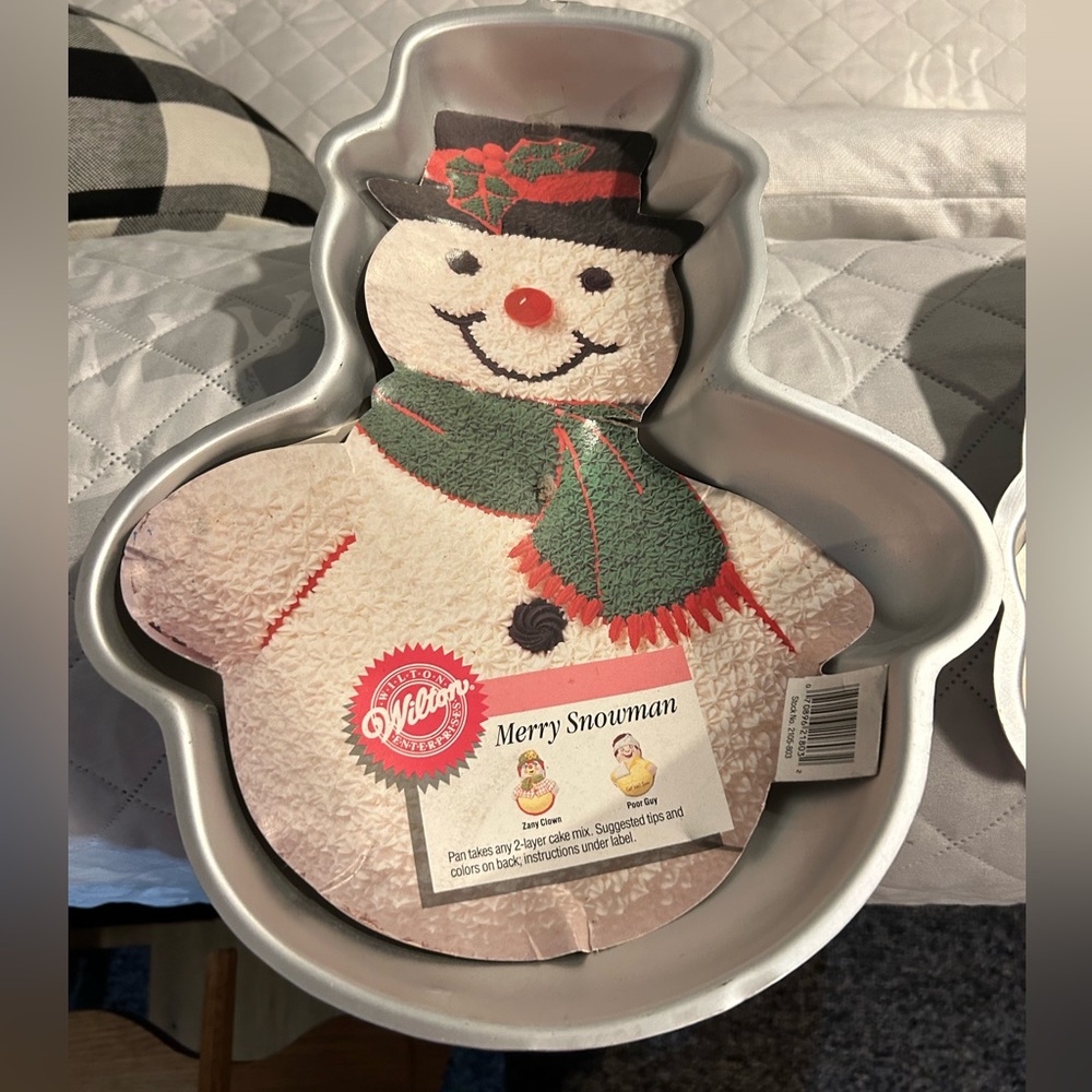 Snowman cake pan by Wilton